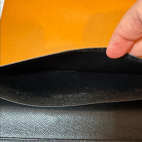 Louis Vuitton Taiga Brazza Black Bifold Wallet - Picture 7 of 9